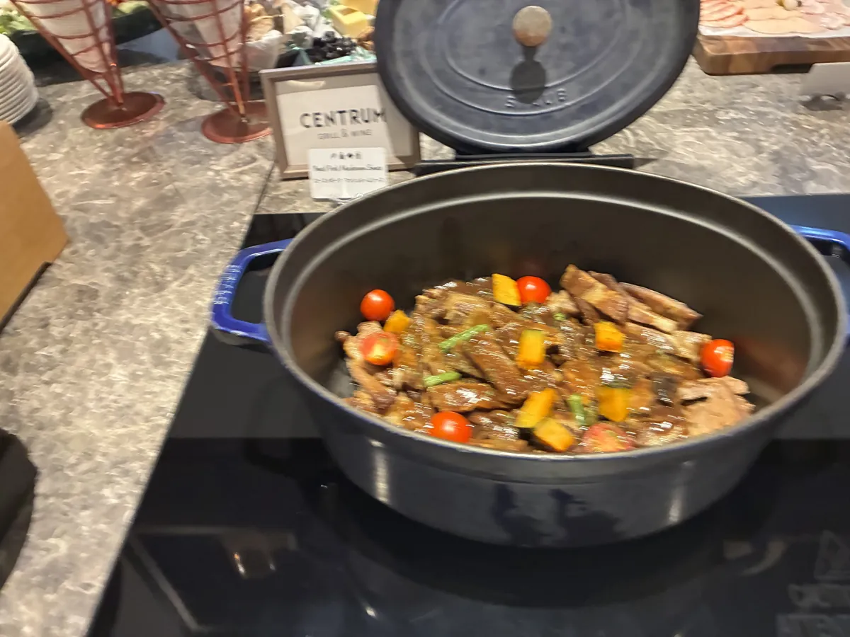 ヒルトン大阪ラウンジ カクテルタイム ローストポーク Staub鍋