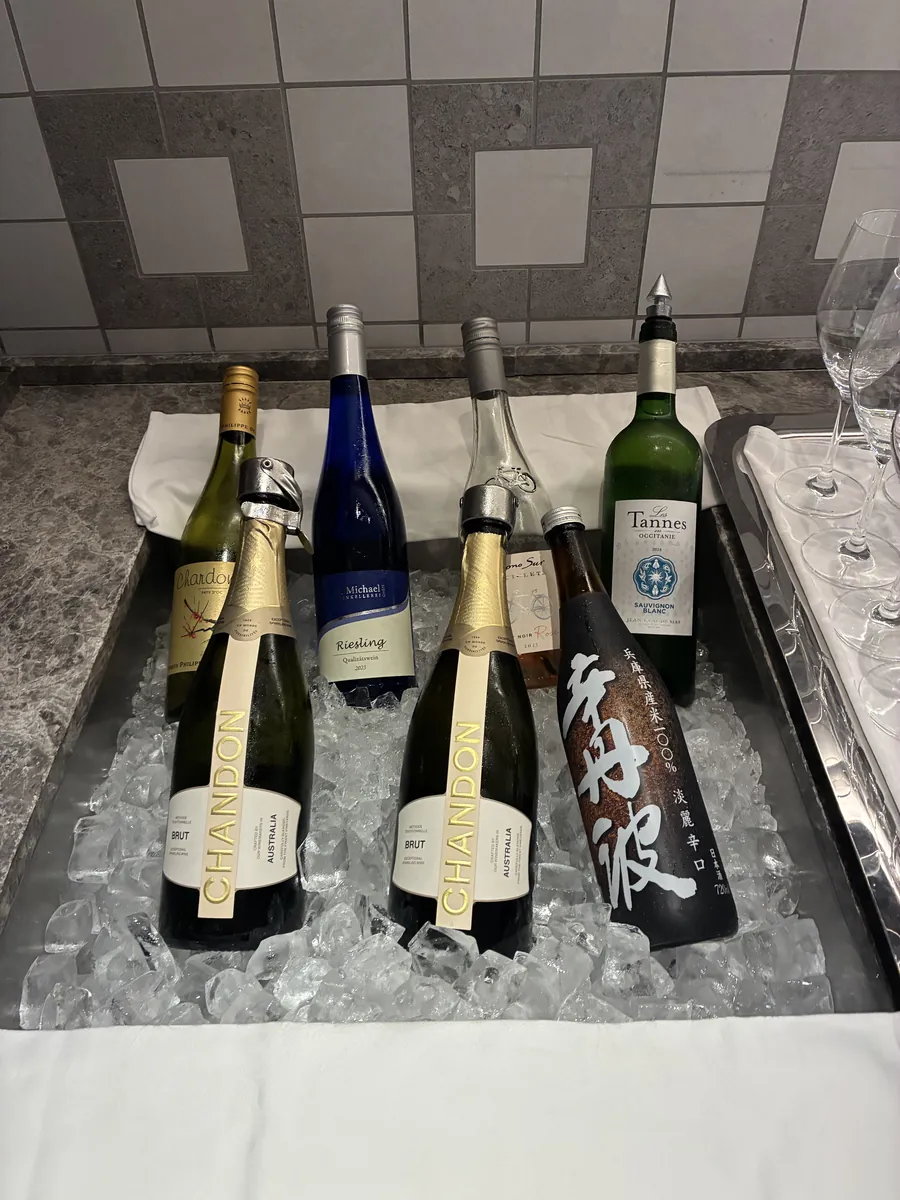 ヒルトン大阪ラウンジ カクテルタイム シャンドンBRUT氷入りトレイ