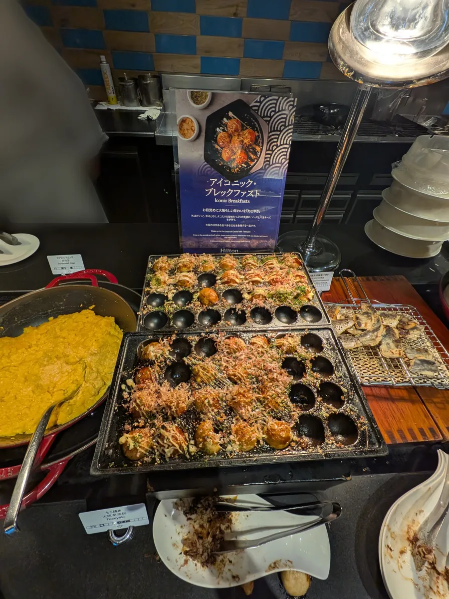 ヒルトン大阪フォルクスキッチン 大阪名物たこ焼き・お好み焼き アイコニックブレックファスト