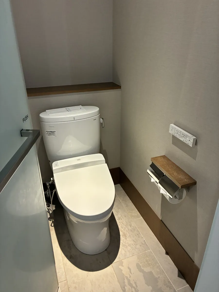 2つ目のトイレ。TOTOウォシュレット付き