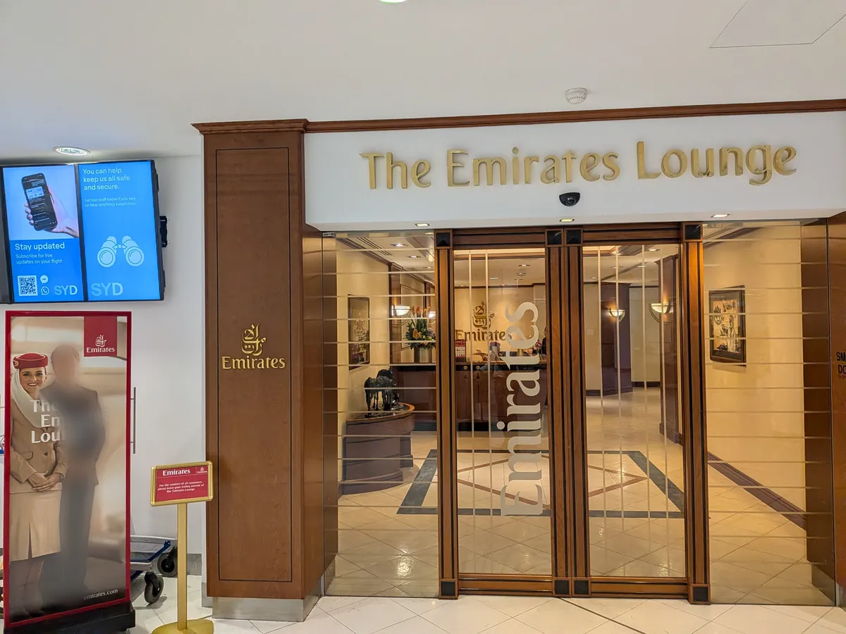 The Emirates Lounge(エミレーツ航空ラウンジ)の入口