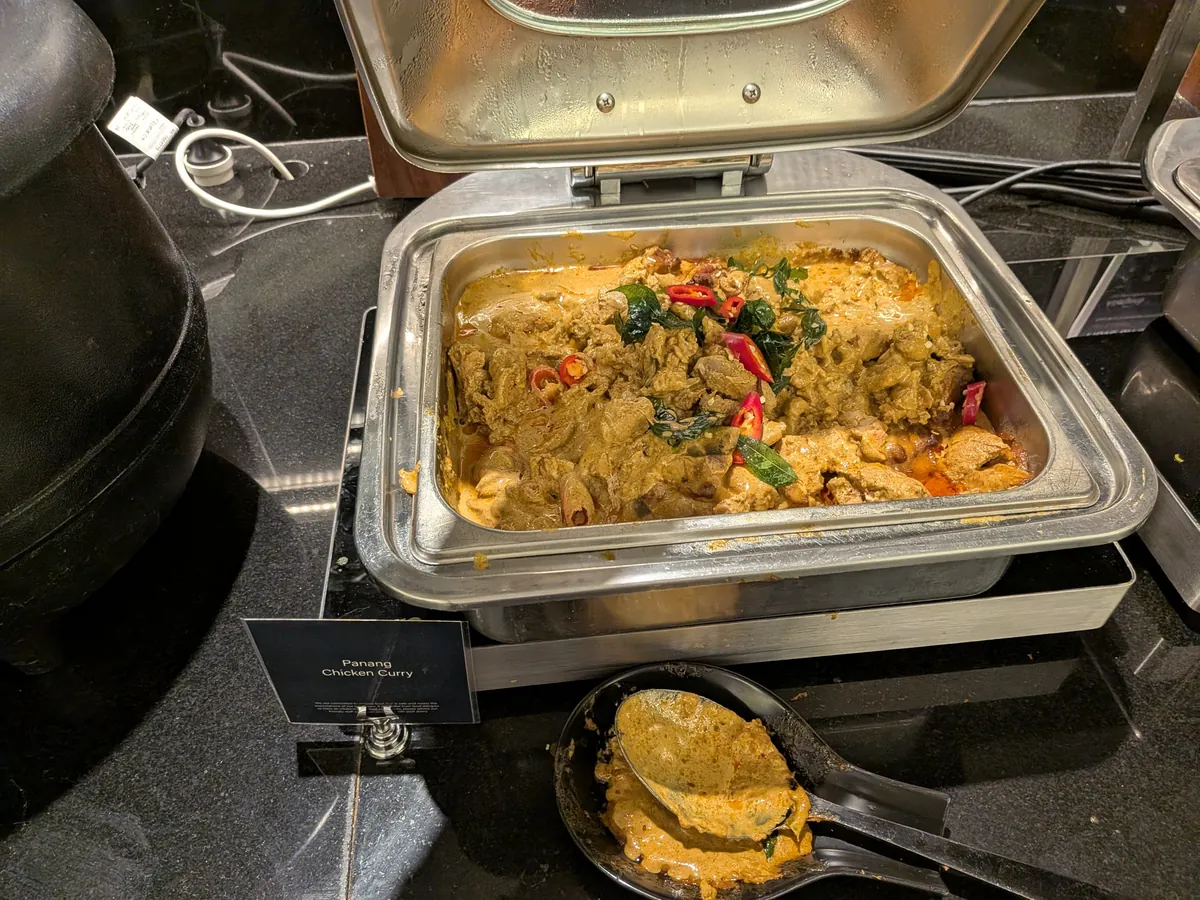 保温皿のパナンチキンカレー
