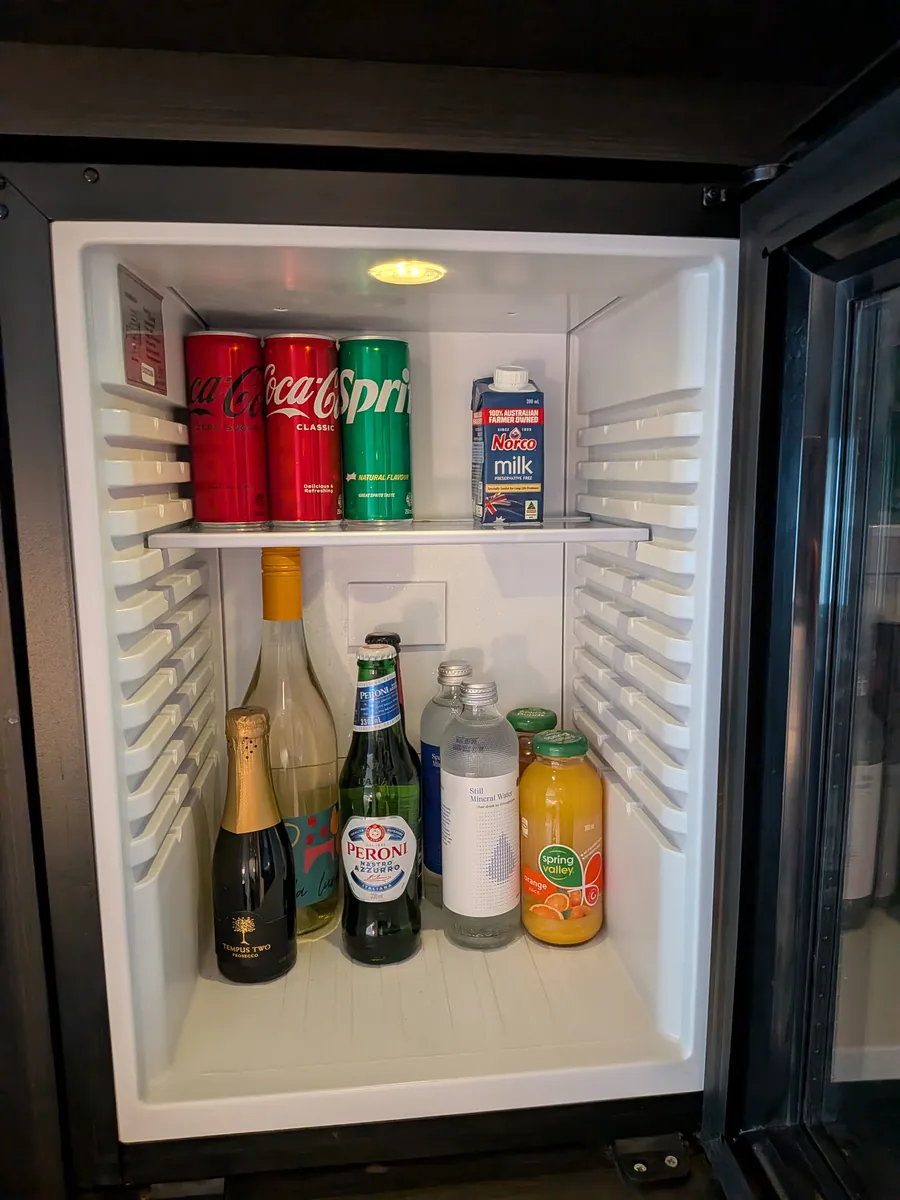 客室のミニバー(ソフトドリンク・ビール類)