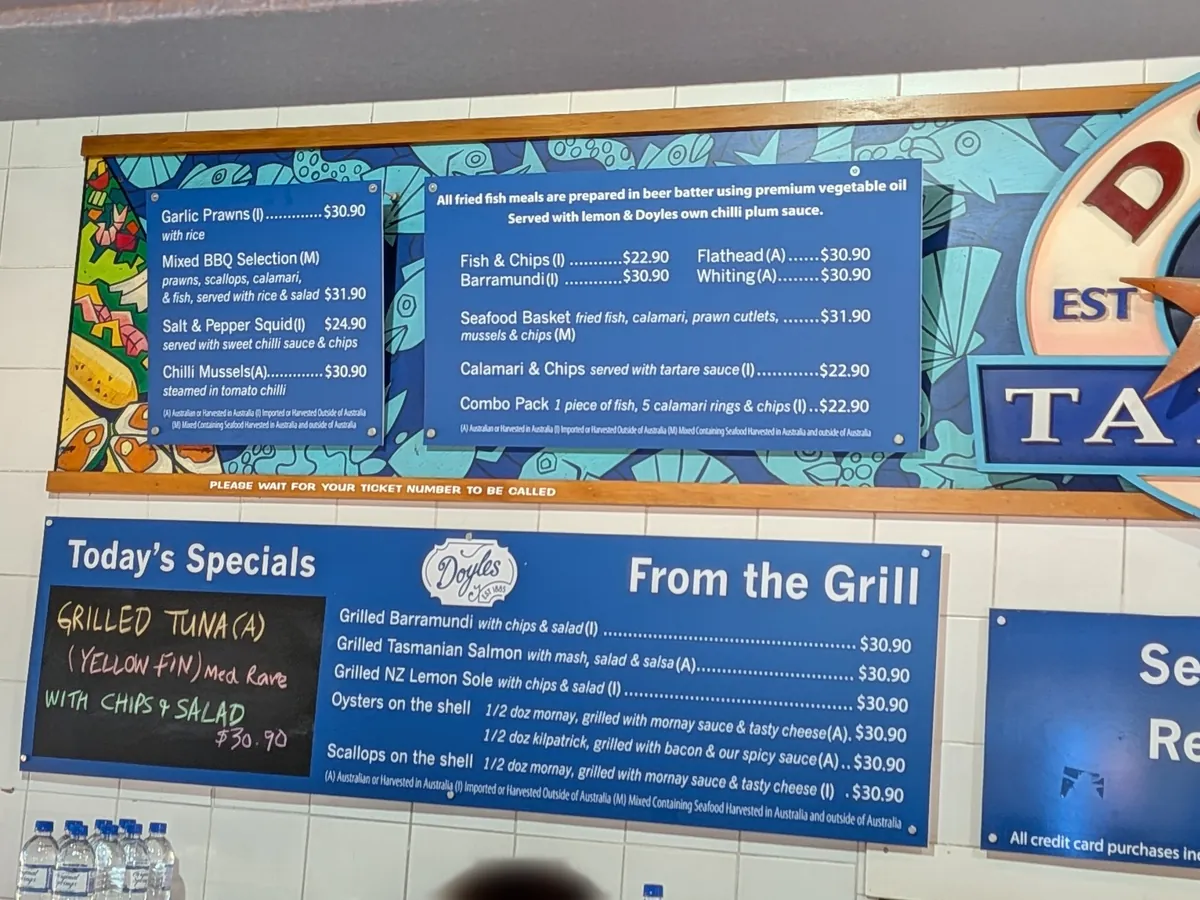 Doyles on the Wharf のメニューボード。From the Grill と Today's Specials