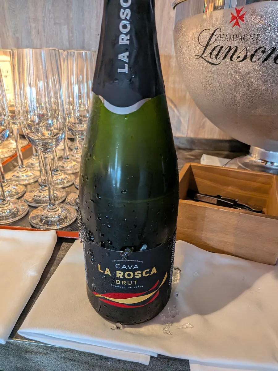 スペイン産スパークリングワインCAVA LA ROSCA BRUTのボトル
