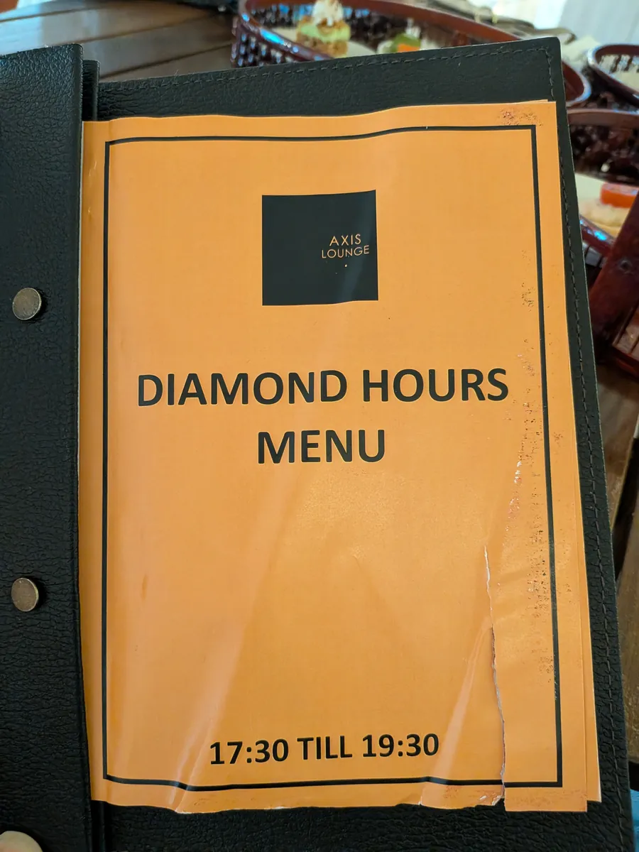 DIAMOND HOURS MENUの表紙。17:30 TILL 19:30と印字されている