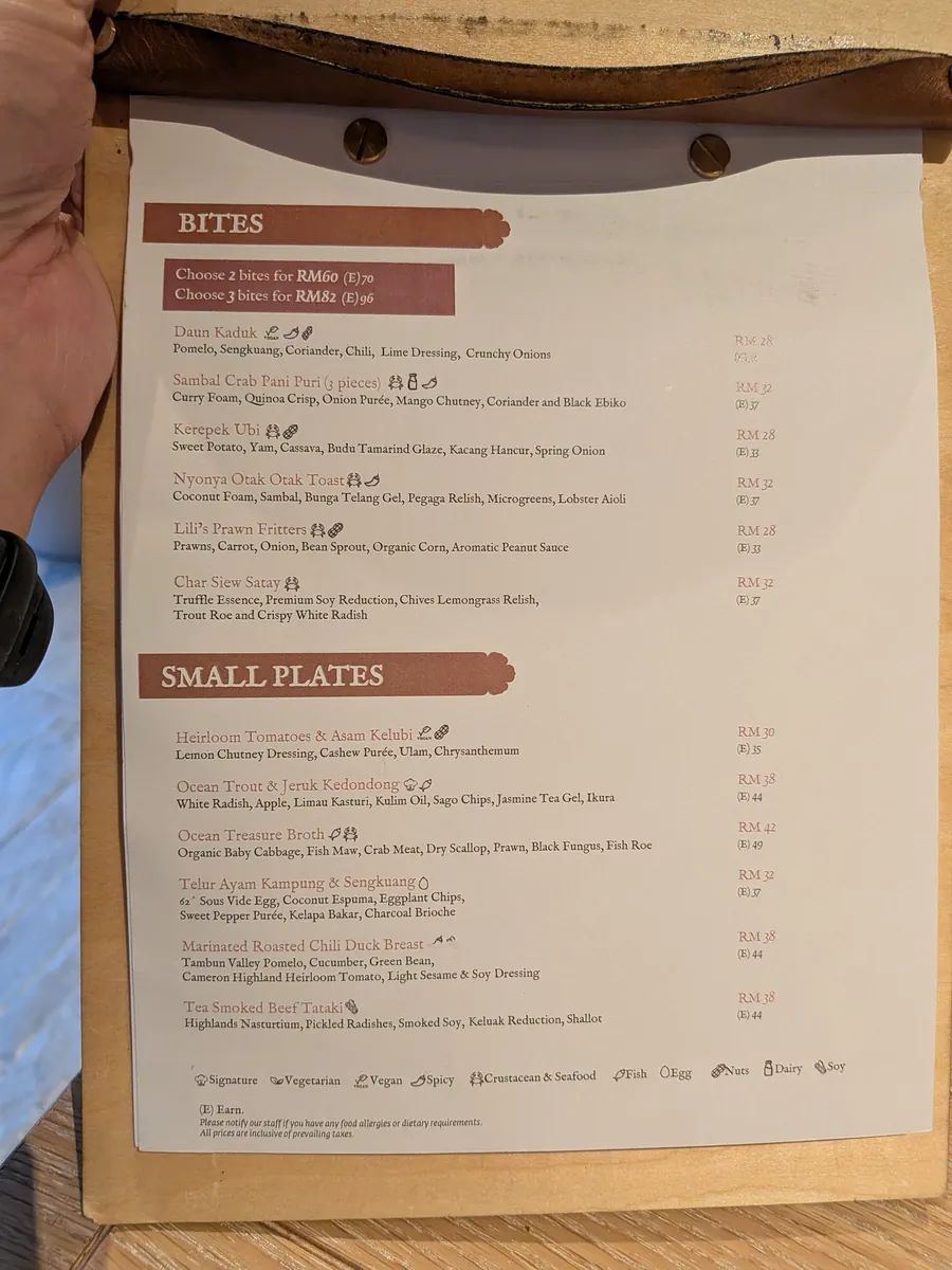 Liliのディナーメニュー。BITESとSMALL PLATESのページ