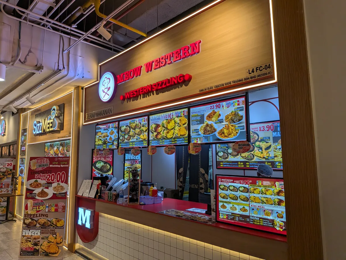 フードコートのMeow Western(ウエスタン・シズリング)の店構え