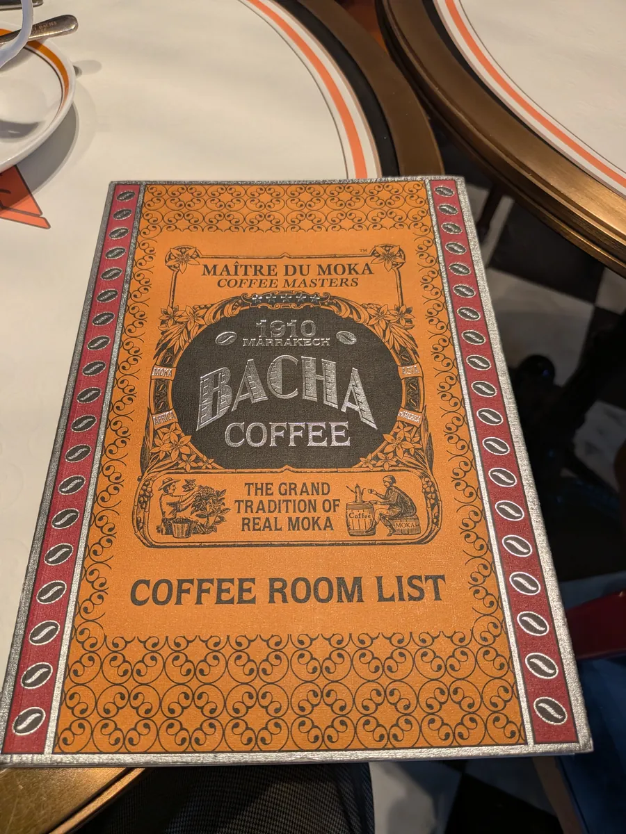 バチャコーヒーのメニューブック「COFFEE ROOM LIST」のオレンジの表紙