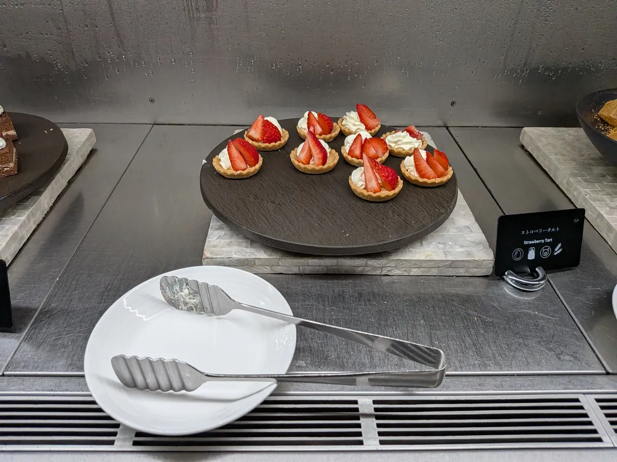 ショーケースのストロベリータルト
