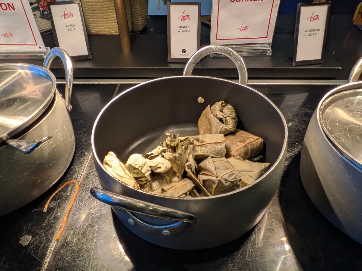 中華系コーナーの点心と煮込み料理