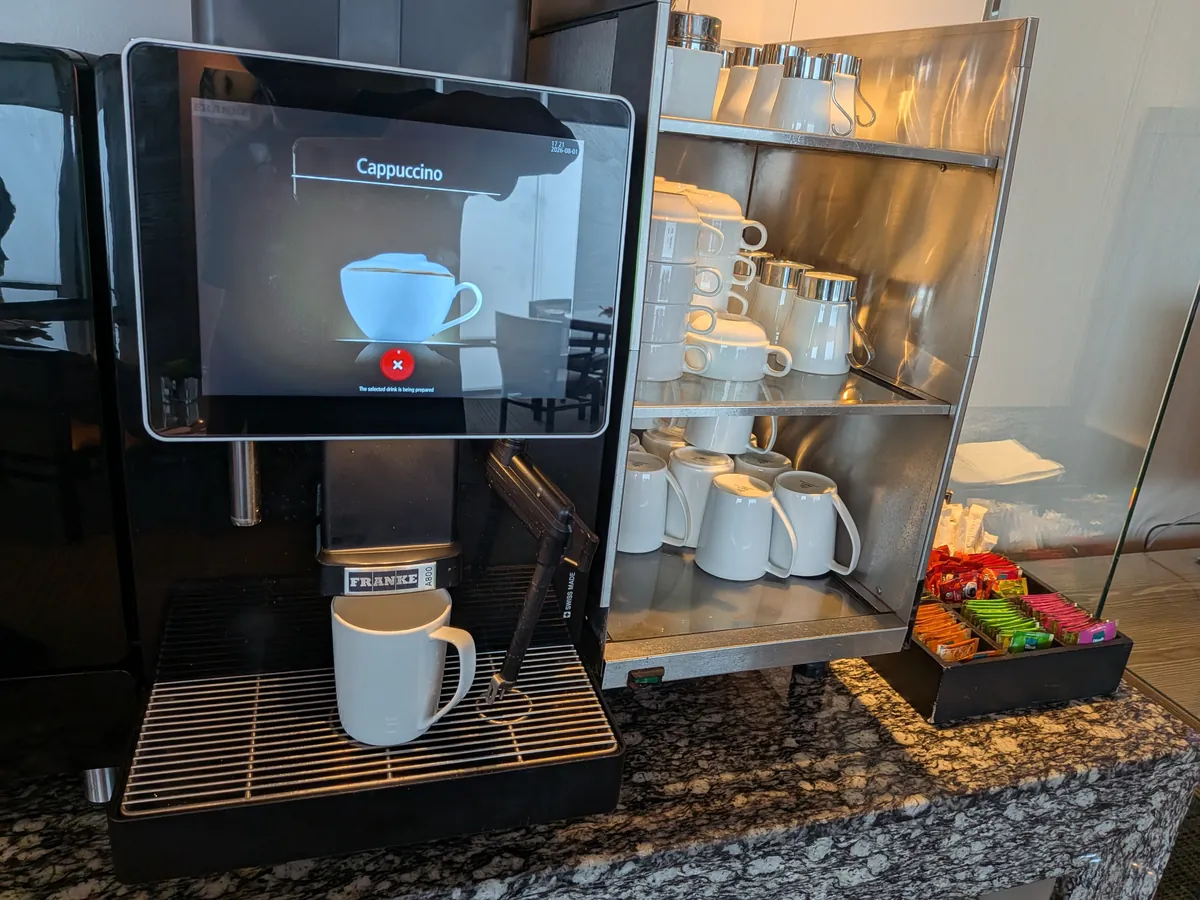 ラウンジのコーヒーマシン
