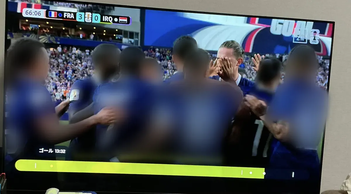 DAZNをテレビで視聴中の画面。タイムライン下部の「ゴール」マーカーをタップするとゴールシーンに直接ジャンプできる