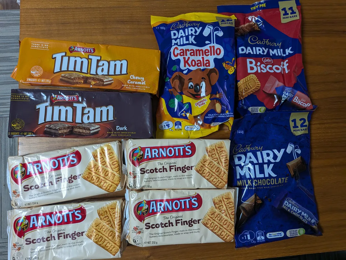 ウールワースで買ったティムタム・アーノッツ・キャドバリーなどのばらまき土産のお菓子